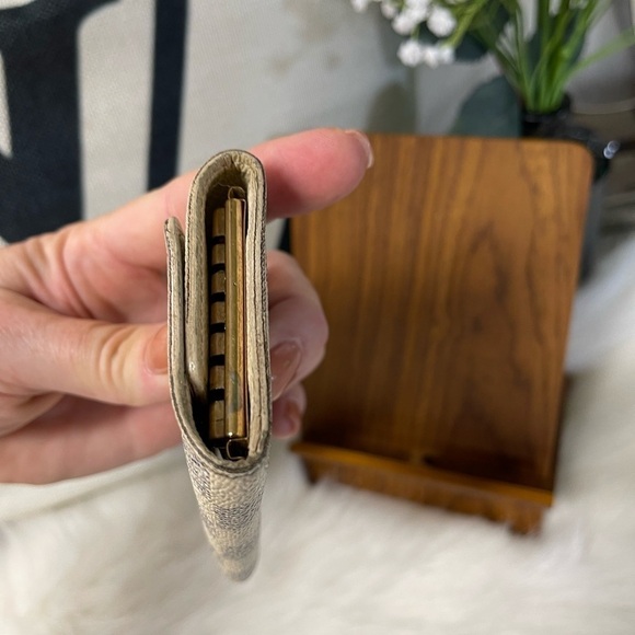 AUTHENTIC LOUIS VUITTON DAMIER AZUR MULTICLES 6 RING KEY CASE - Picture 11 of 13